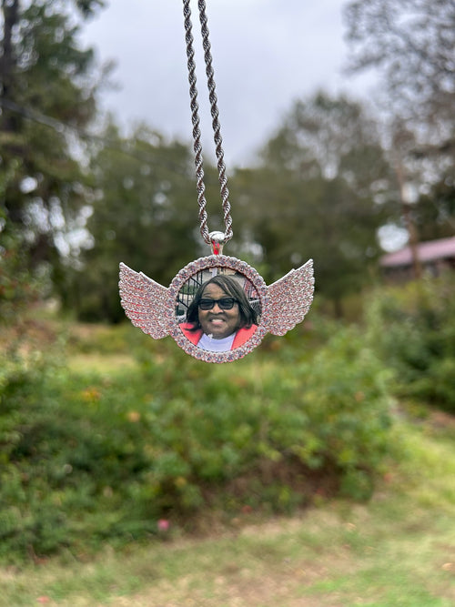 Circle Wing Picture Necklace